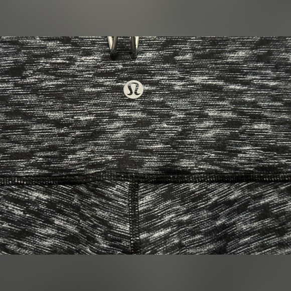 ⭐️Like New⭐️ Lululemon: Women’s Leggings- Size 6 - Picture 4 of 8